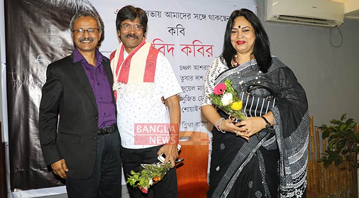ফরিদ কবির ও তার স্ত্রীর সঙ্গে জুয়েল মাজহার (বামে)। ছবি: ডিএইচ বাদল