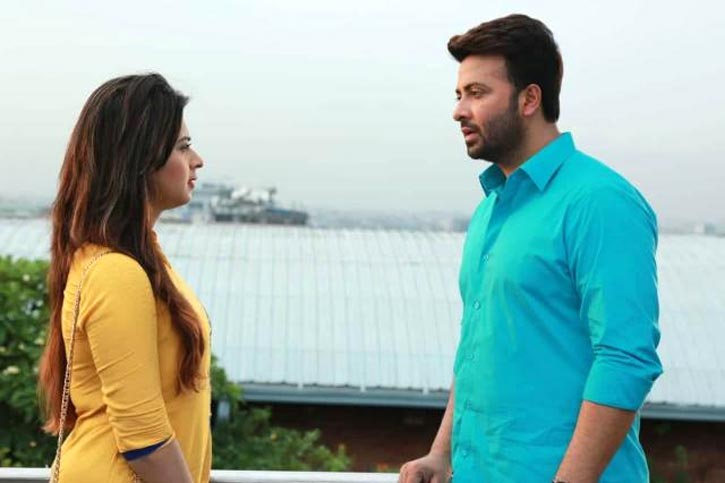 ‘মনের মতো মানুষ পাইলাম না’র একটি দৃশ্যে শাকিব খান ও শবনম বুবলী