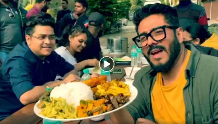 'জন্মদিনে একসঙ্গে এত ভাজা কখনও করে দিয়েছ মা?' খাবারের থালা তুলে প্রশ্ন রাজের