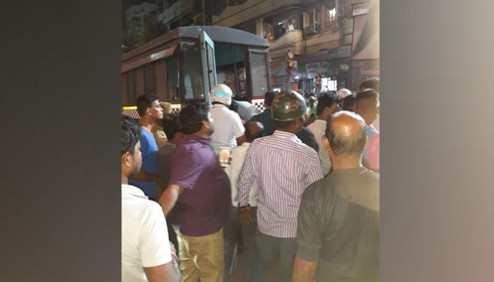 বাসের চাকায় পিষ্ট হয়ে মৃত্যু প্রৌঢ়ার, স্থানীয়দের ক্ষোভে রণক্ষেত্র শোভাবাজার