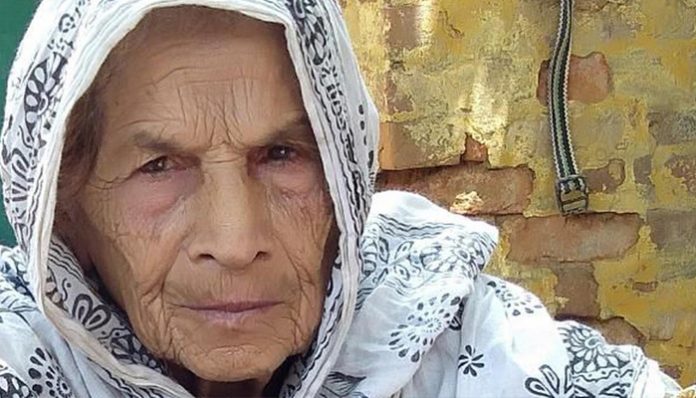দুধ কিনে ফিরে দেখি মা জ্বলছে, ছেলেরা বলছে, “পাপা বাঁচাও আমাদের”