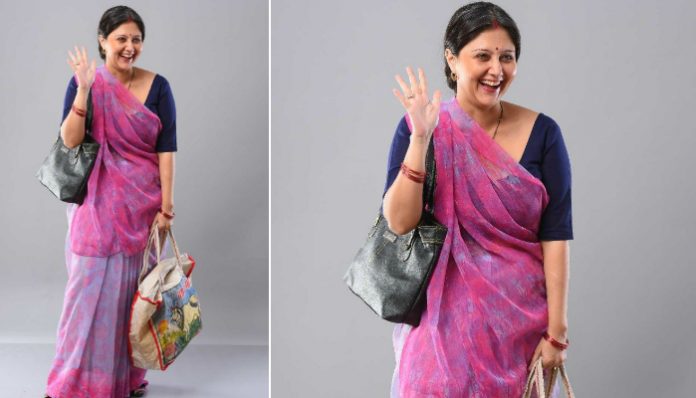 Sales Girl-এর ভূমিকায় স্বস্তিকা, প্রকাশ্যে স্বস্তিকার 'গুলদস্তা' লুক