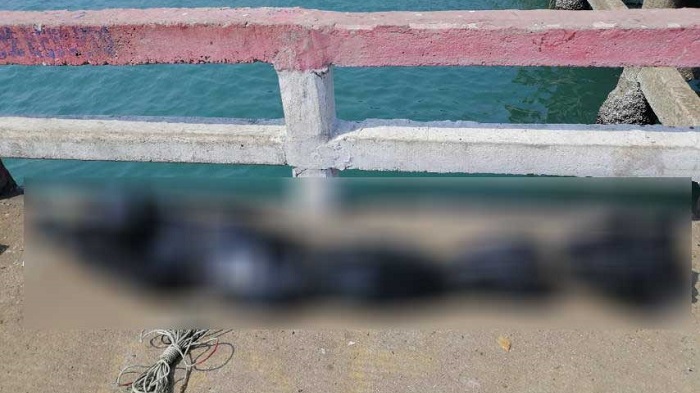 উদ্ধারের পর মরদেহ রাখা হয় সেন্টমার্টিনের জেটিতে