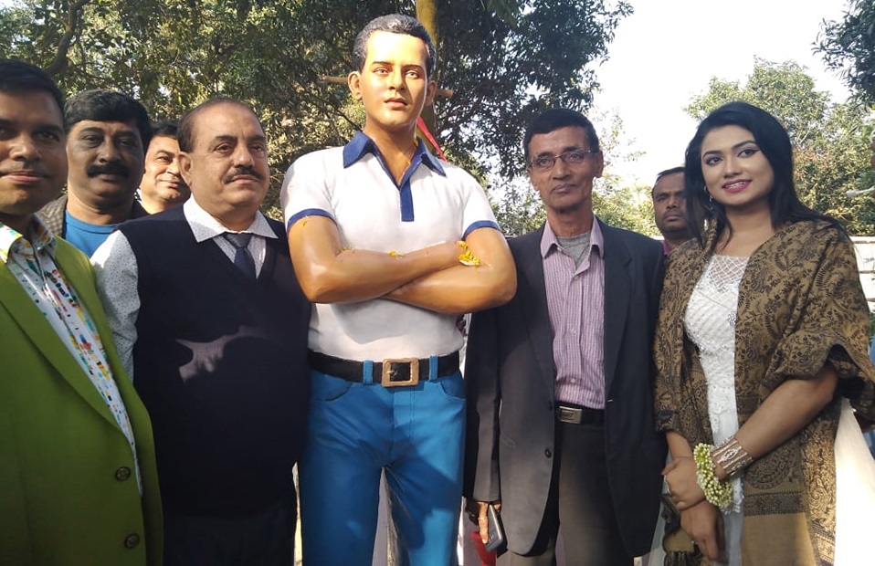 মো. রাশেদুল ইসলাম (রাশেদ খান), সোহানুর রহমান সোহান, সালমান শাহ’র ভাস্কর্য, শিল্পী চক্রবর্তী ও রাইসা রিয়া