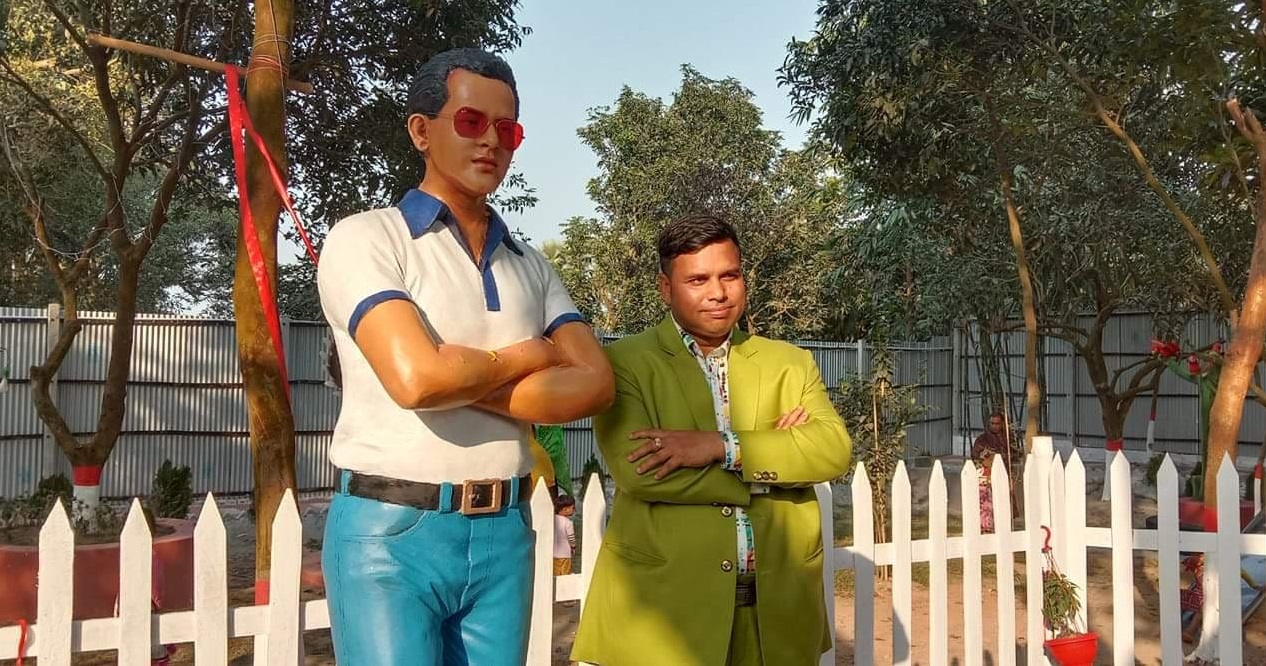 সালমান শাহ’র ভাস্কর্যর সঙ্গে স্বপ্নের ঠিকানা রিসোর্টের প্রতিষ্ঠাতা মো. রাশেদুল ইসলাম (রাশেদ খান)