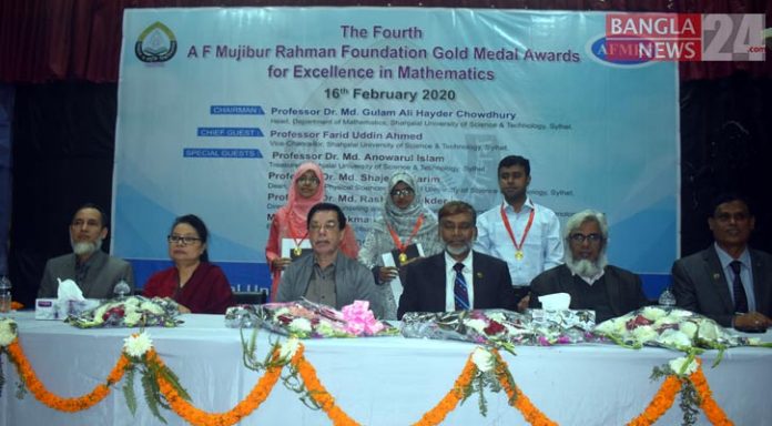 অনুষ্ঠানে শাহজালাল বিজ্ঞান ও প্রযুক্তি বিশ্ববিদ্যালয়ের উপাচার্য অধ্যাপক ফরিদ উদ্দিন আহমেদসহ অন্যরা।