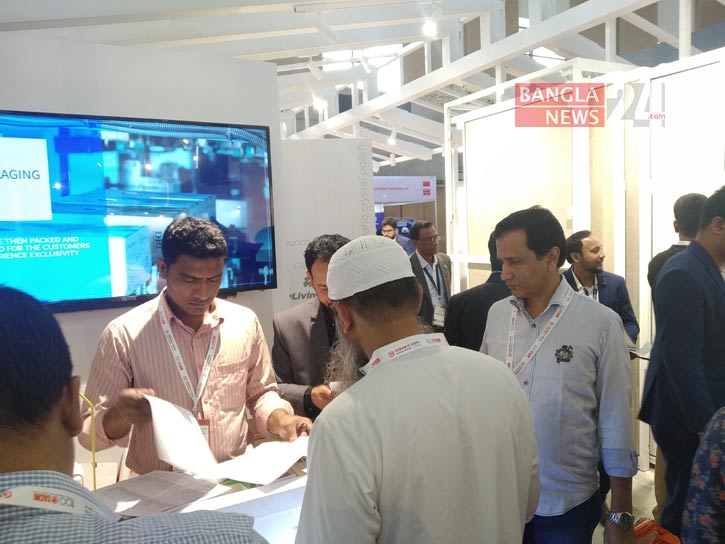 সিরামিক এক্সপোতে দেশি-বিদেশি ক্রেতাদের ভিড়। ছবি: বাংলানিউজ