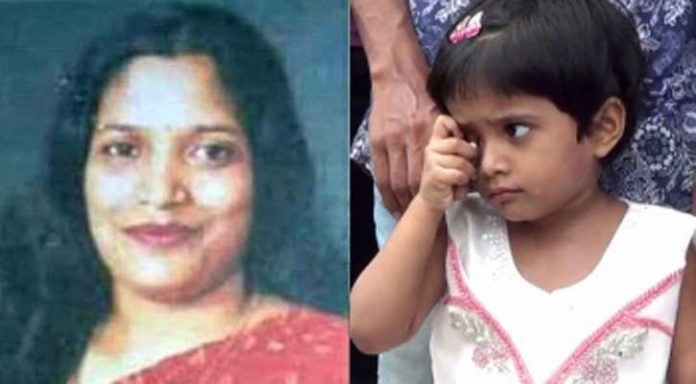 নিহত রেনু ও তার মেয়ে
