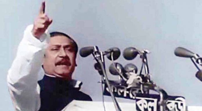 ৭ মার্চের ভাষণ দিচ্ছেন বঙ্গবন্ধু শেখ মুজিবুর রহমান