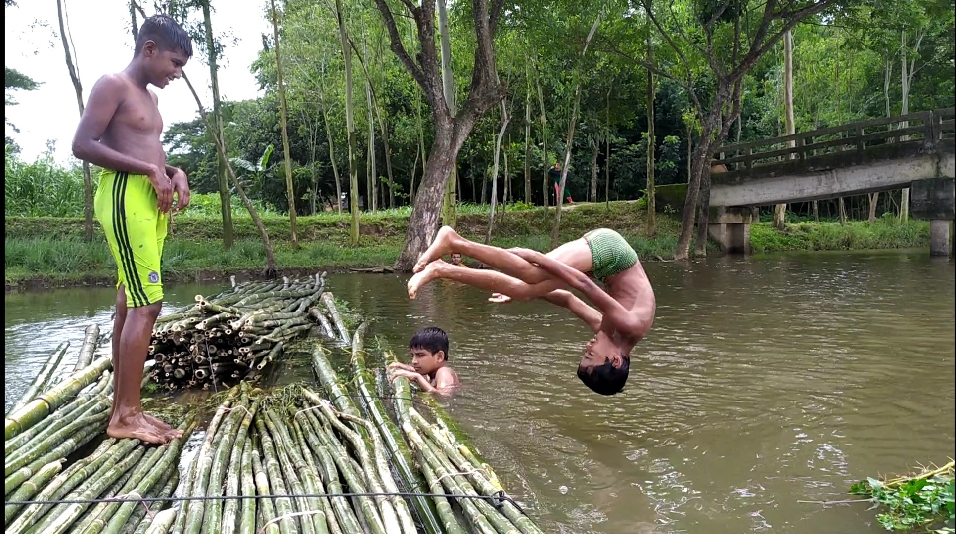 গ্রীষ্মকালের দুরন্তপনা।