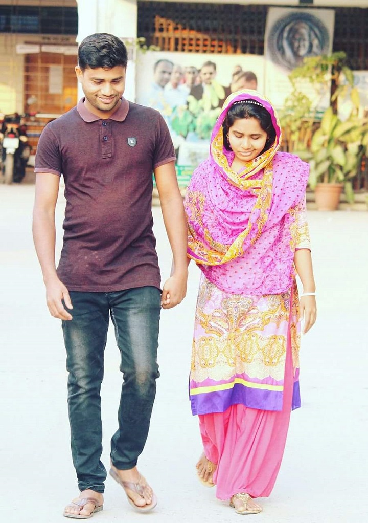 সুবর্ণা মজুমদার ও তার স্বামী আশিষ কুমার মণ্ডল। ছবি: প্রতিনিধি