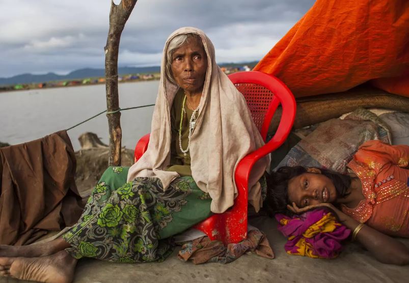 ফুটপাতবাসীর কাছে দুঃখেরও একটি কারণ বৃষ্টি। ছবি: সংগৃহীত